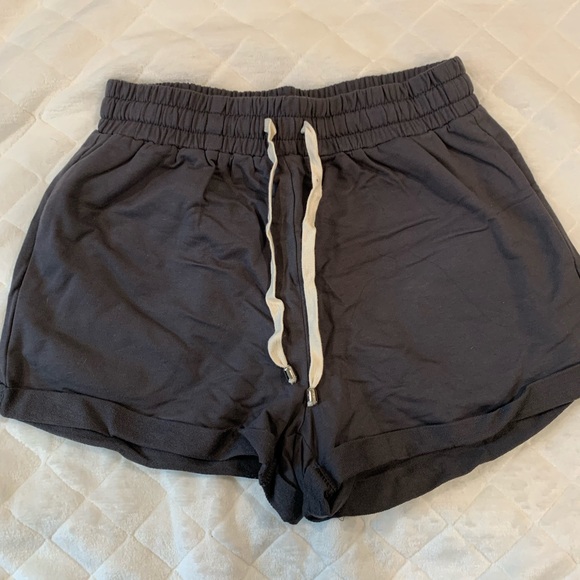 Comfy Gray Shorts 🤍 - Picture 2 of 2